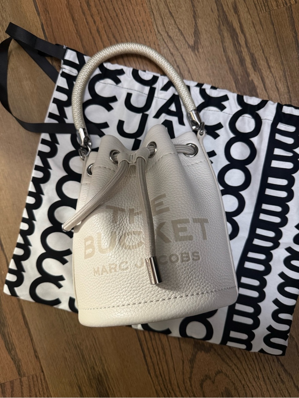 Marc Jacobs Small Leather Bucket Bag in Cream